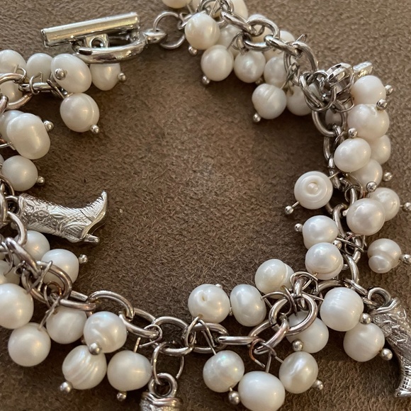 Statement mother of Pearl cluster pearl in  silver tone bracelet 8.5” - Picture 2 of 5